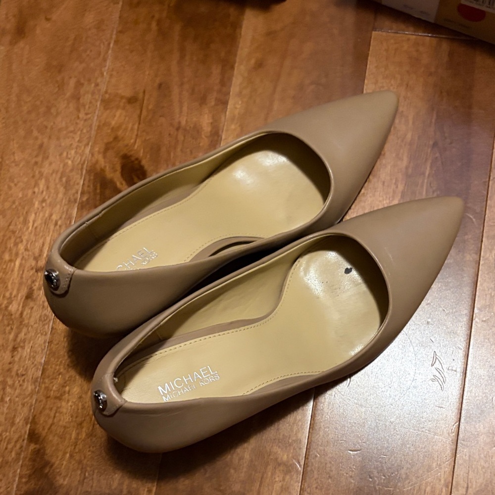 MICHAEL Michael Kors Nude Pointed-Toe Leather Flats